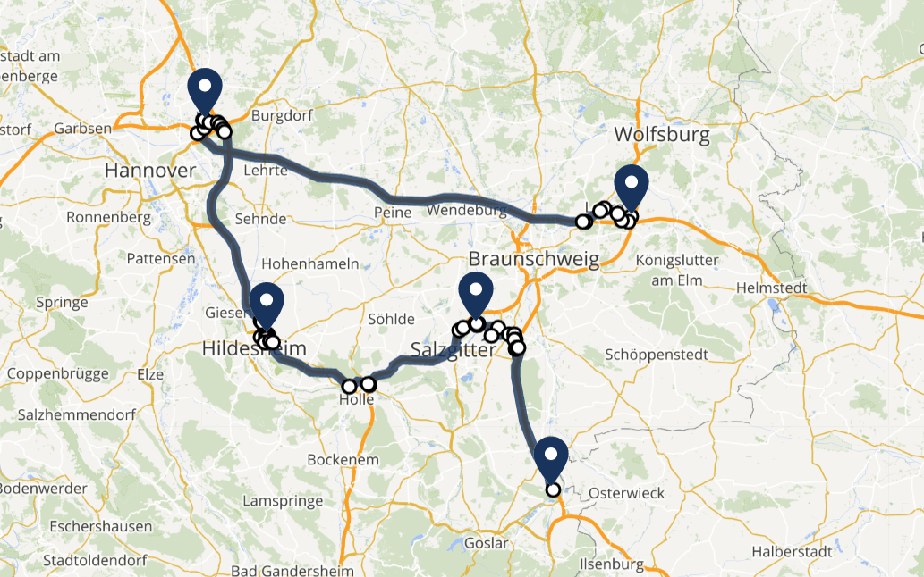 SmartMaps Kartenausschnitt um Hannover mit einer Tourenplanung, die vom Süden Wolfsburgs über mehrere Zwischenziele nach Vienenburg führt. 